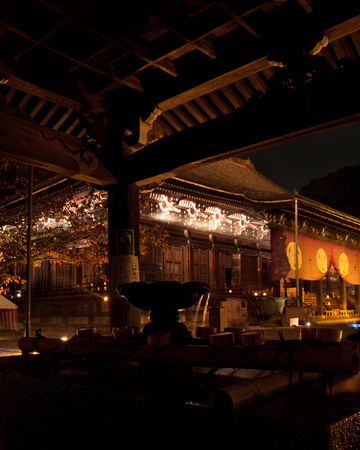Chion-in at Night